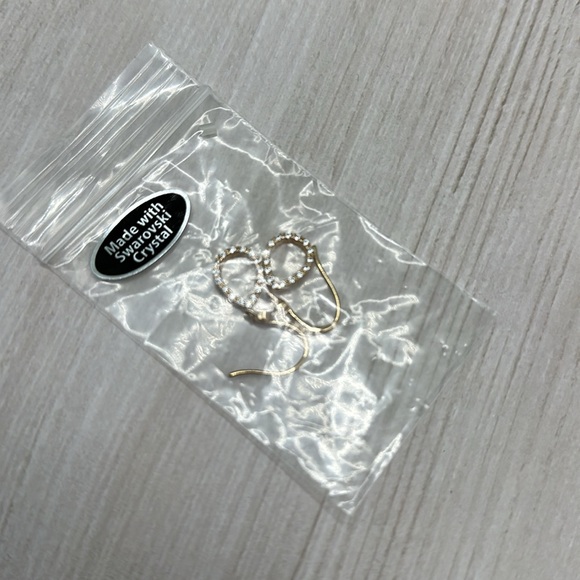 Brand New Crystal Drop Earrings Made w/Swarovski Crystal Elements - Picture 2 of 2